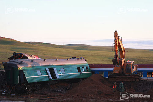 Галт тэрэг осолдож л байг уу, Жигжиднямаа дарга аа?